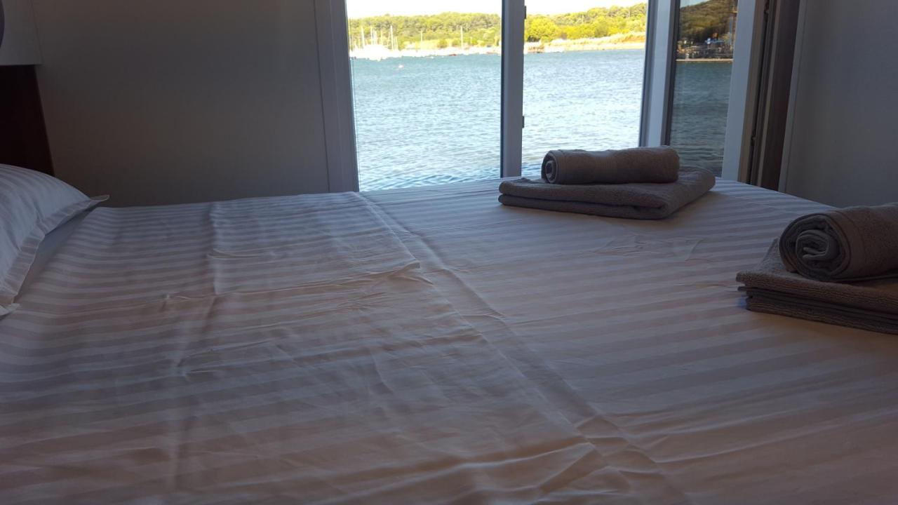 Villa House Boat - Floating House Astrid Pula Exterior foto